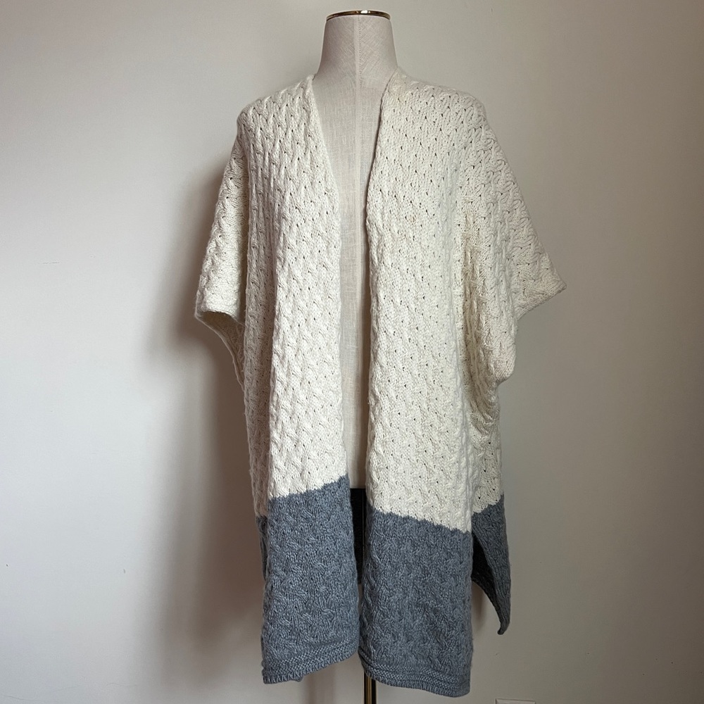 Aran Woollen Mills Color Blocked Sleeveless Cable Knit Cardigan Cream Grey O/S